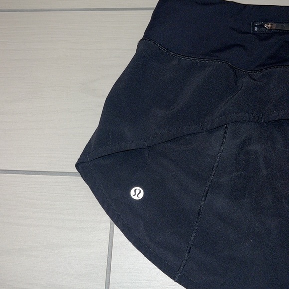 Lululemon Speed Up’s 4” - Picture 4 of 5